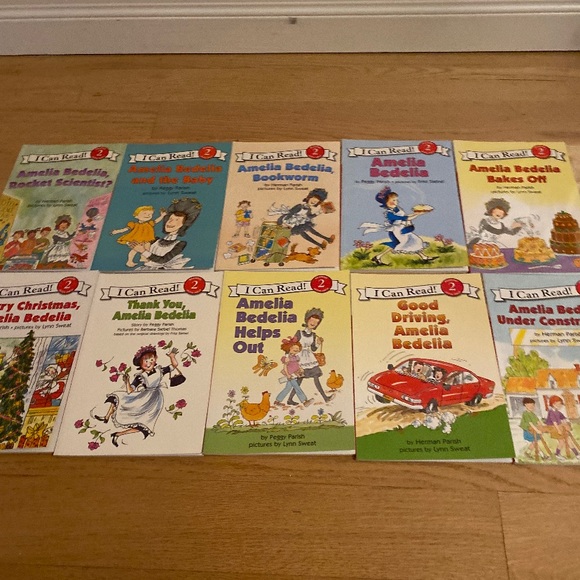 Books - Picture 3 of 11